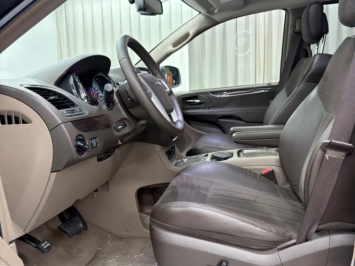 Chrysler Grand Voyager (Import) 2018 2013 3.6L Luxury Edition
