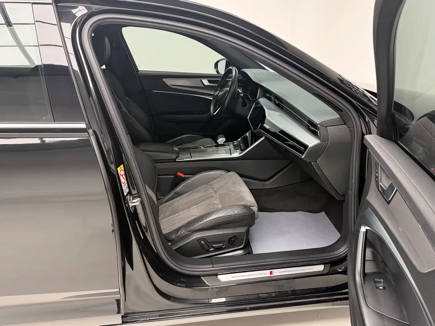 Audi A6L New Energy 2020 55 TFSI e quattro фото 11