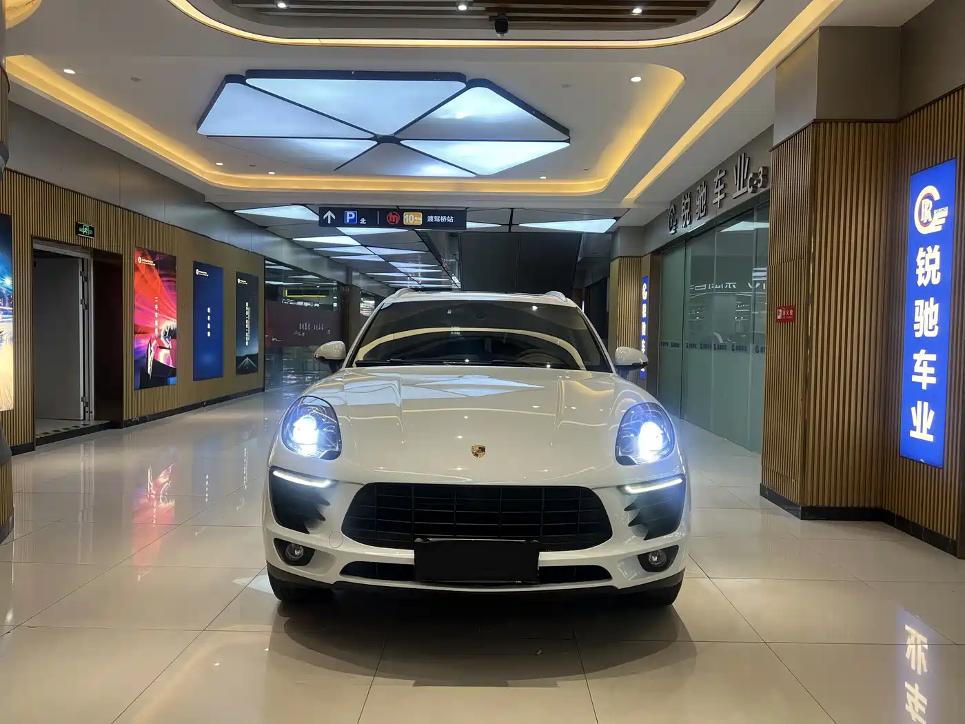 Porsche Macan 2016 Macan 2.0T фото 2