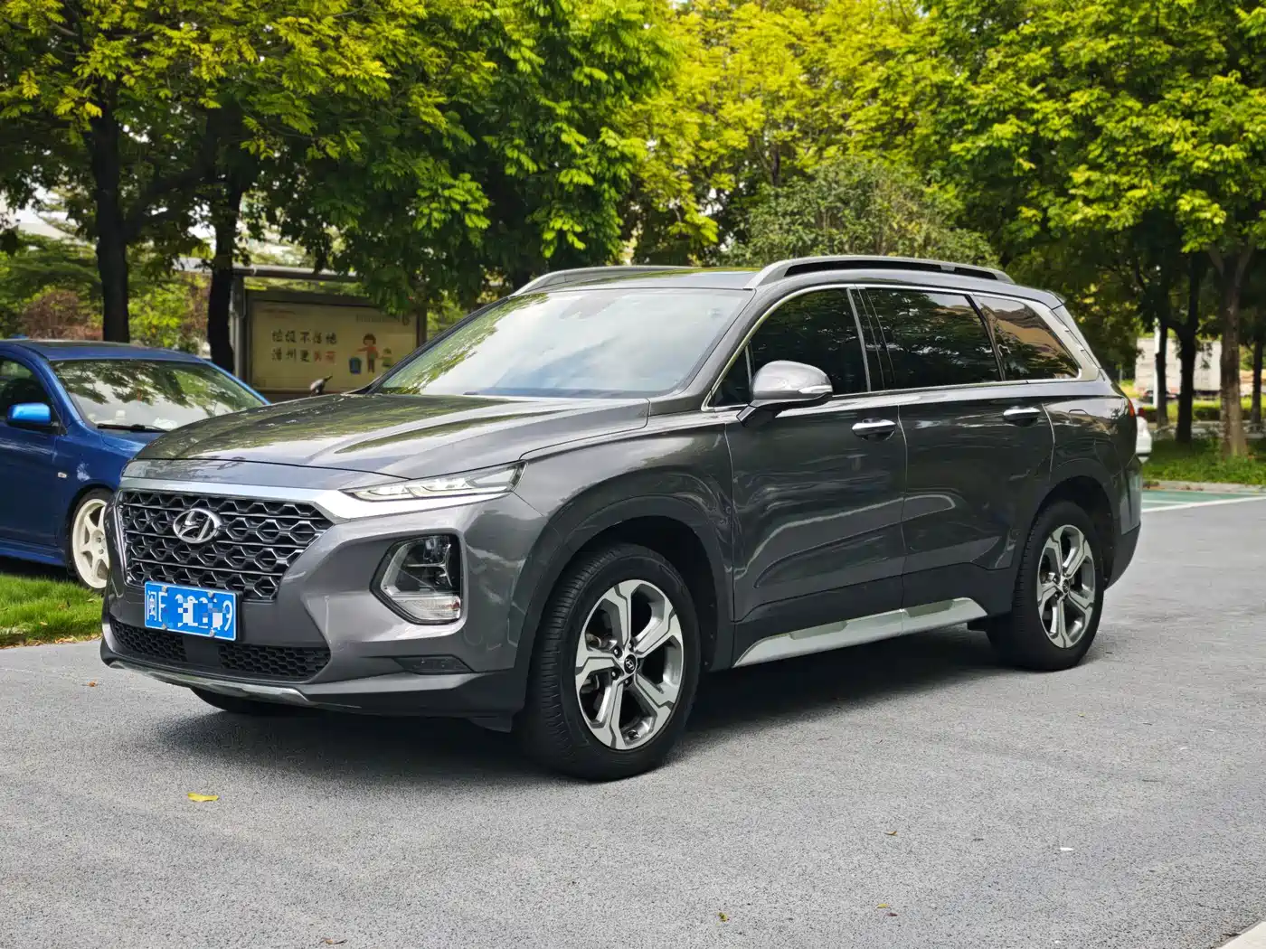 Фото 2 - Hyundai Santa Fe