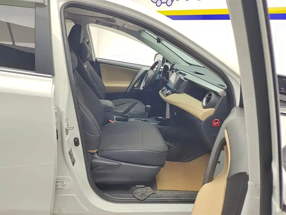 Toyota RAV4 Rongfang 2019 2.0L CVT 2WD Trend X Limited Edition China V фото 8