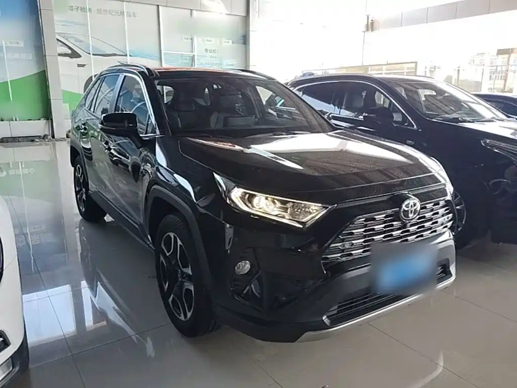 Фото 4 - Toyota RAV4