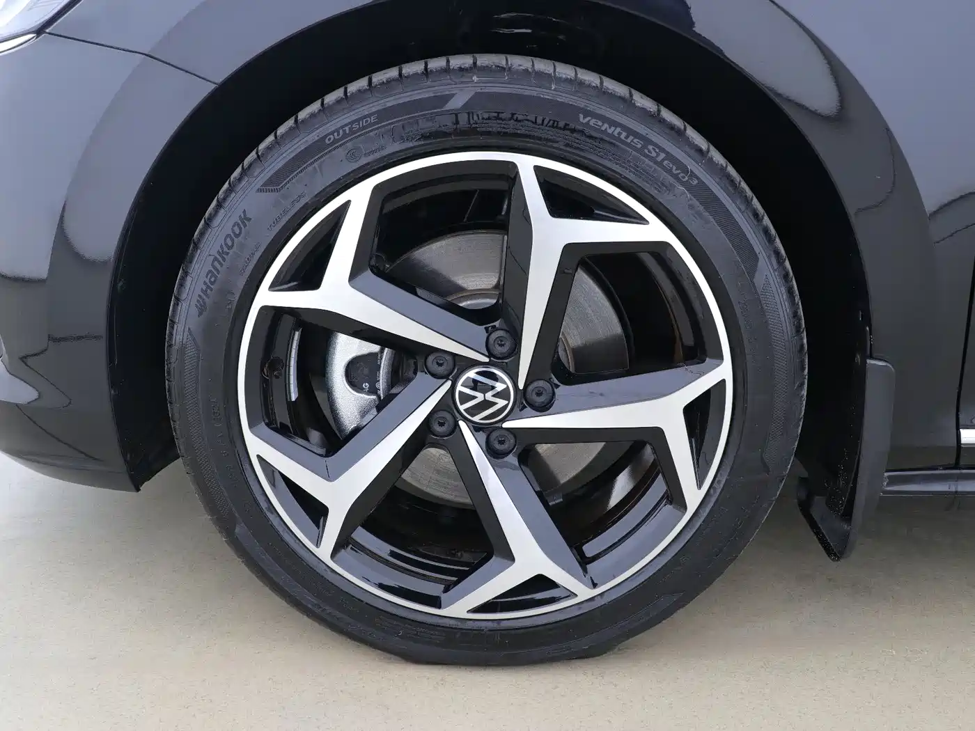 Volkswagen Passat 2024 380TSI Dragon Soaring Edition фото 9