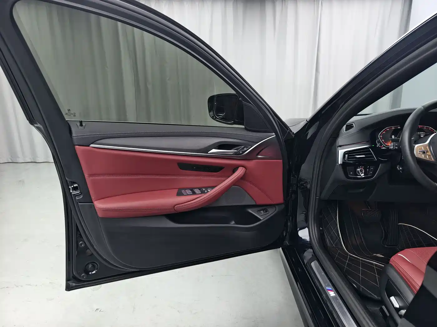 BMW 5 Series 2023 530Li Leading M Sport Package фото 13