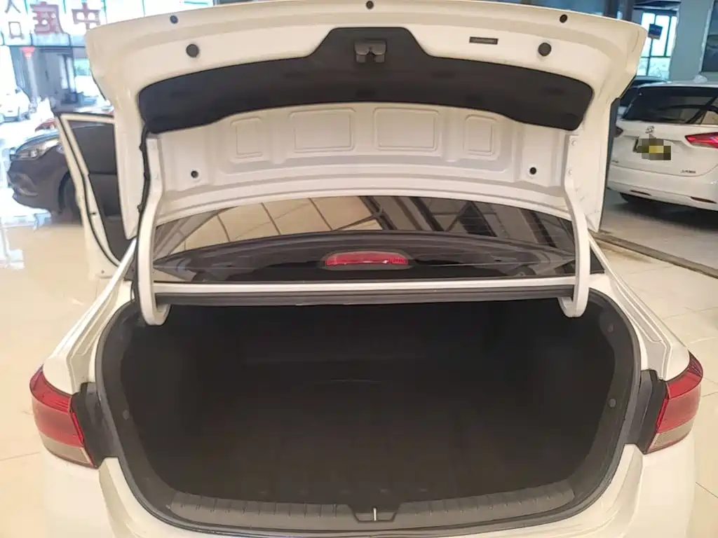 Kia K2 2018 2017 Sedan 1.4L AT 15th Anniversary Special Edition GLS