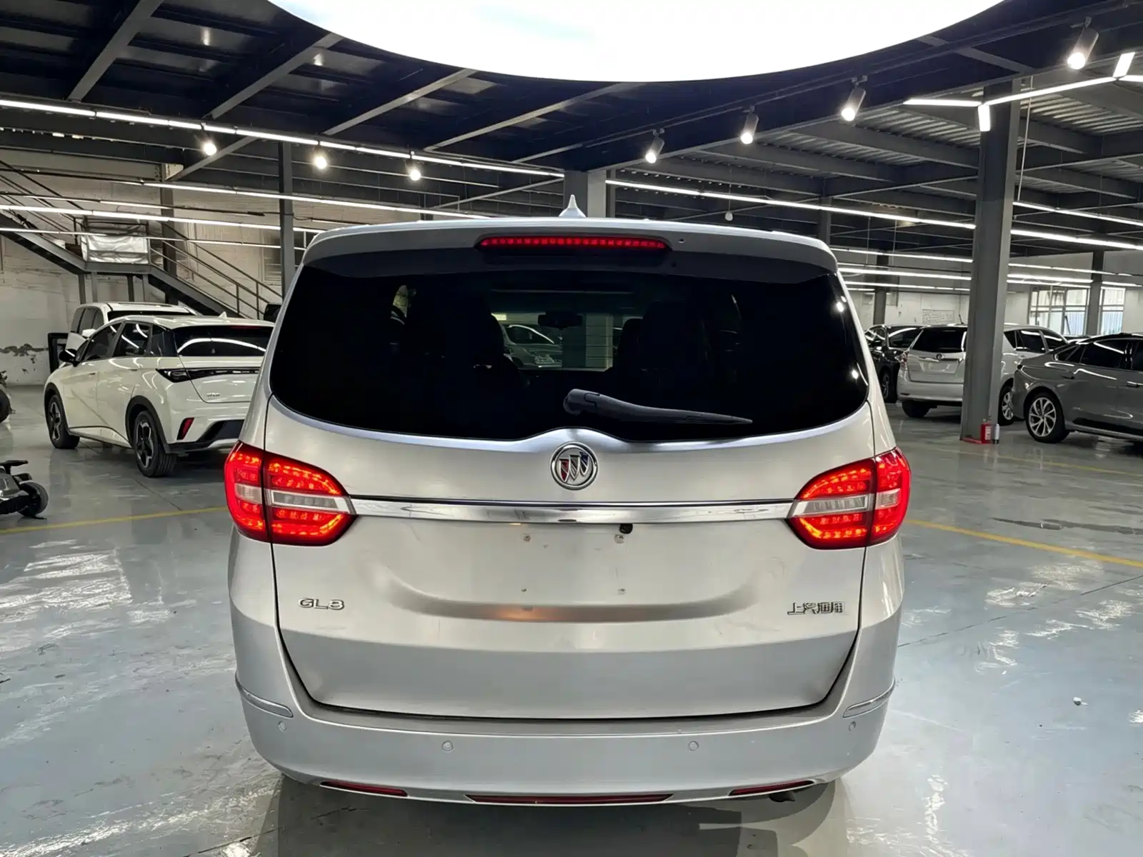 Фото 14 - Buick GL8