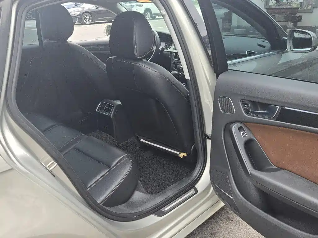 Фото 6 - Audi A4L