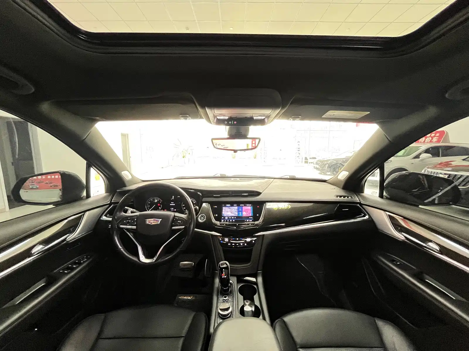 Фото 20 - Cadillac XT6