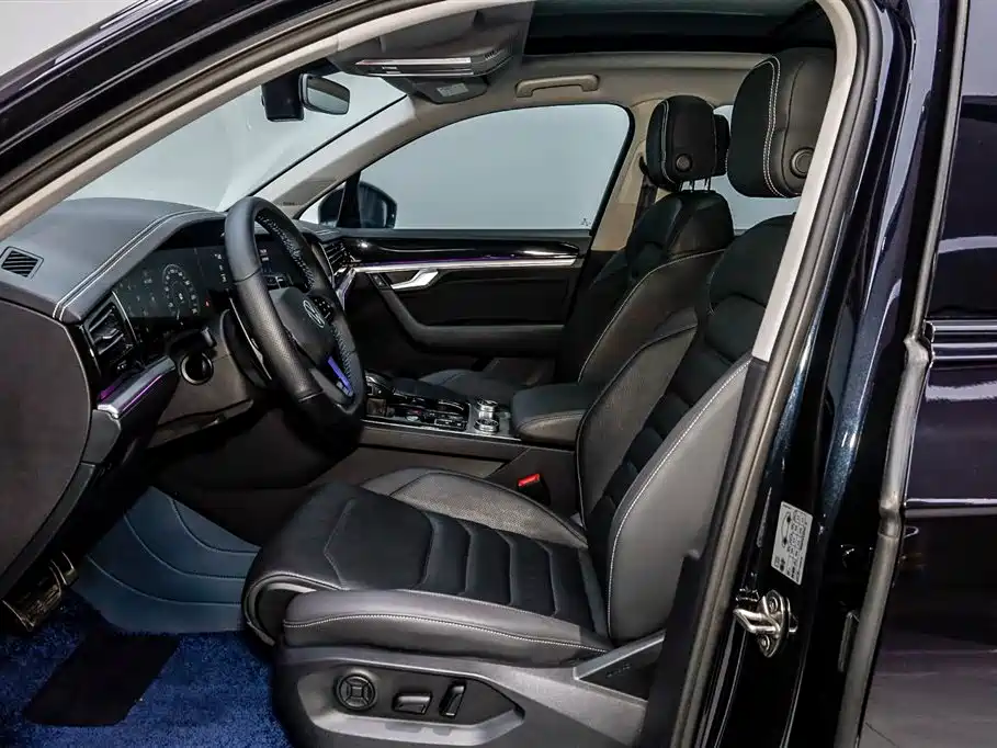 Volkswagen Touareg 2021 3.0TSI Sharp Edition with Gloss Black Sports Package фото 9