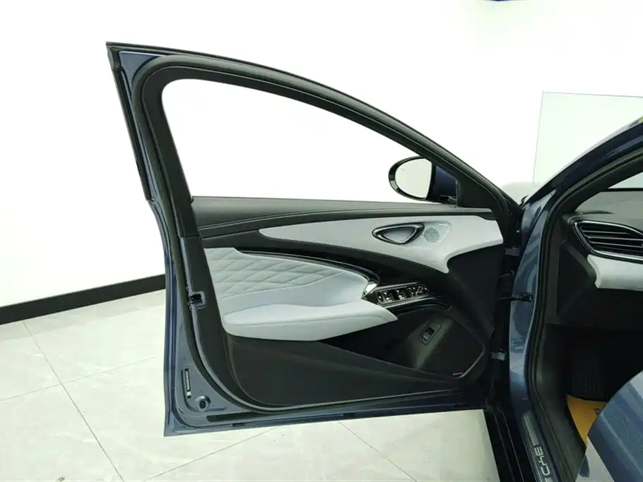 BYD Seal 2022 550km Standard Range RWD Premium фото 7