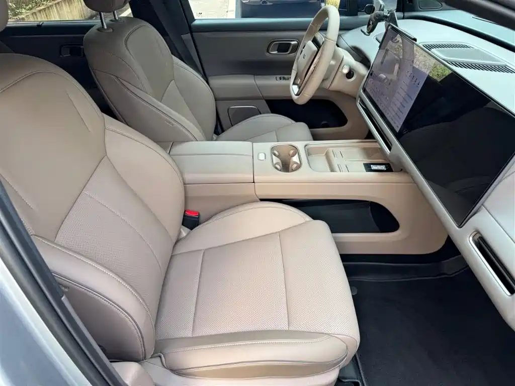 Photo 12 - Li Auto i6
