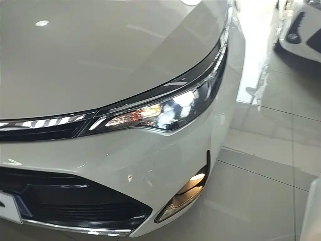 Toyota Levin 2018 185T CVT Premium Edition China V фото 18
