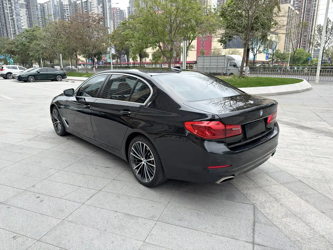 BMW 5 Series 2018 528Li Launch Special Edition фото 7