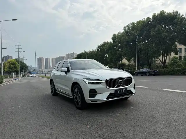Volvo XC60 2023 B5 AWD Smart Luxury Edition — фото 2