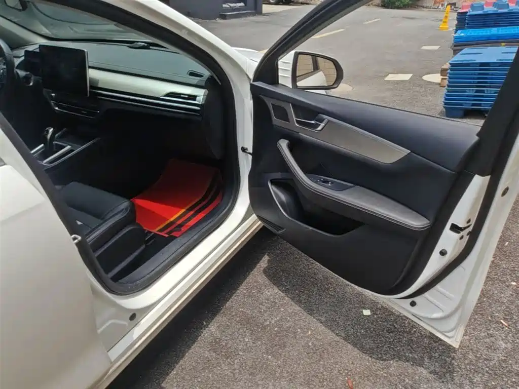 BYD Qin Pro 2018 1.5TI Automatic Smart Connected Fashion Edition фото 20
