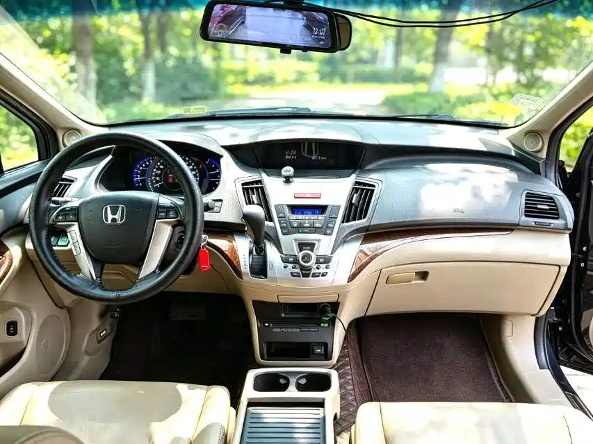 Фото 11 - Honda Odyssey