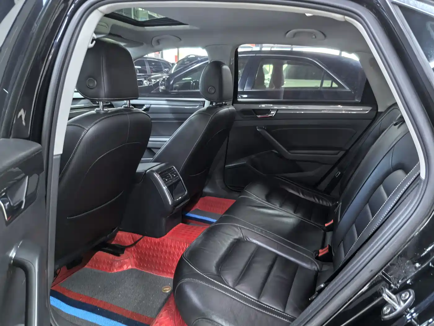 Volkswagen Passat 2015 1.8TSI Automatic Prestige Edition фото 9
