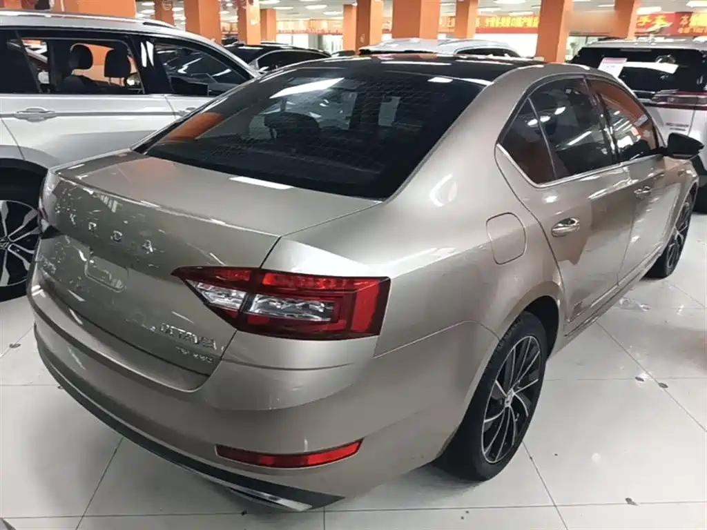 Škoda Octavia 2019 TSI280 DSG Smart Drive Luxury Edition China VI фото 7