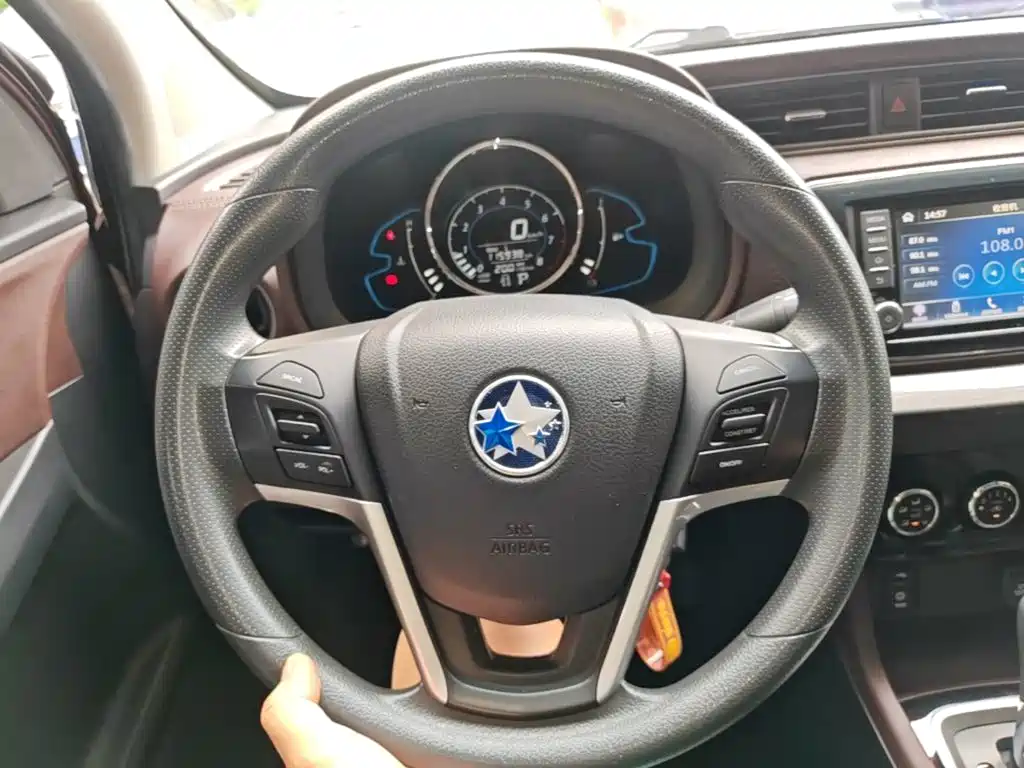 Venucia M50V 2018 2017 1.6L XL CVT Luxury