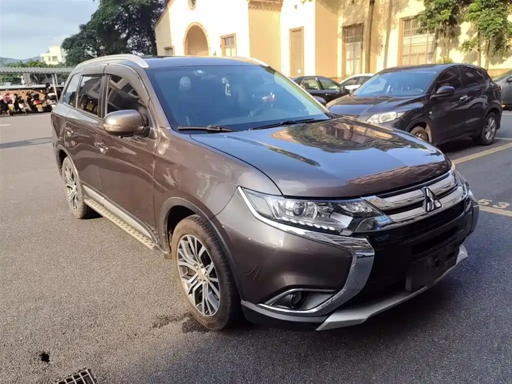 MITSUBISHI OUTLANDER
