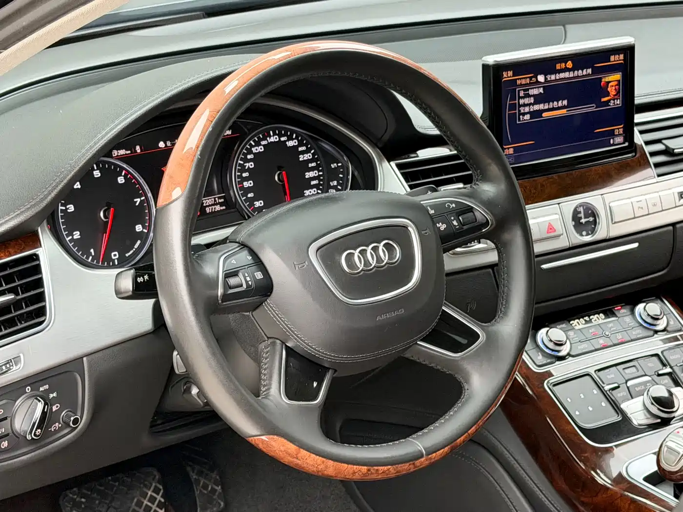 Audi A8 2013 A8L 55 TFSI quattro Premium фото 3