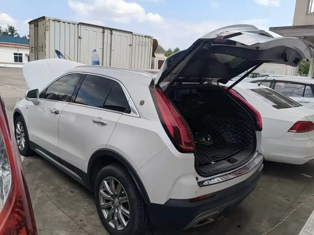 Фото 19 - Cadillac XT4
