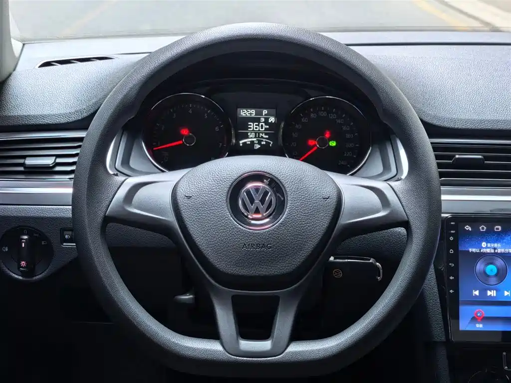 VOLKSWAGEN BORA
