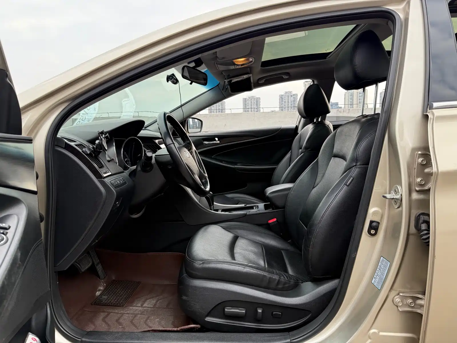 Photo 5 - Hyundai Sonata