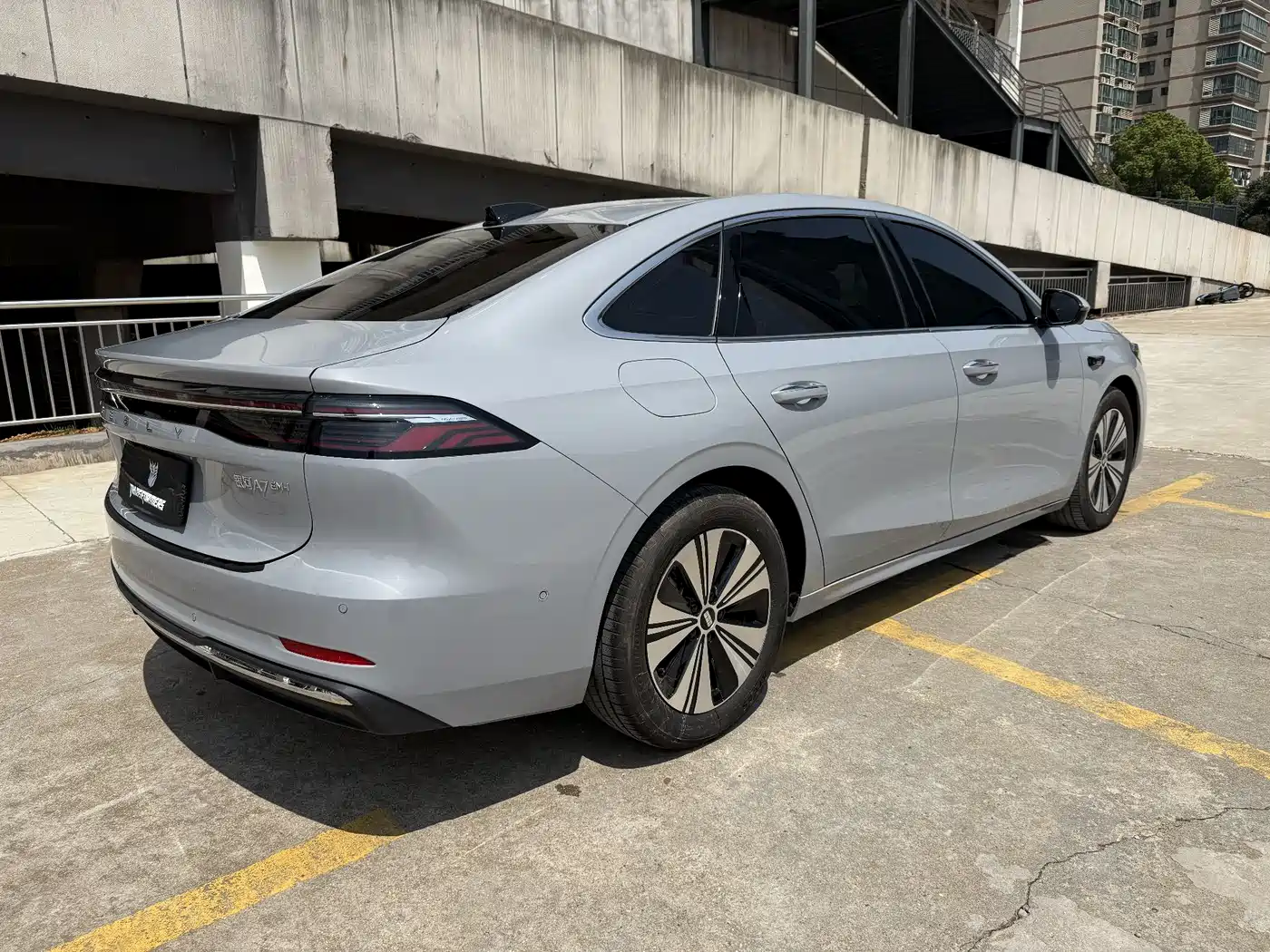 Geely Galaxy Galaxy A7 2025 EM-i 150km Explorer+ Edition фото 4