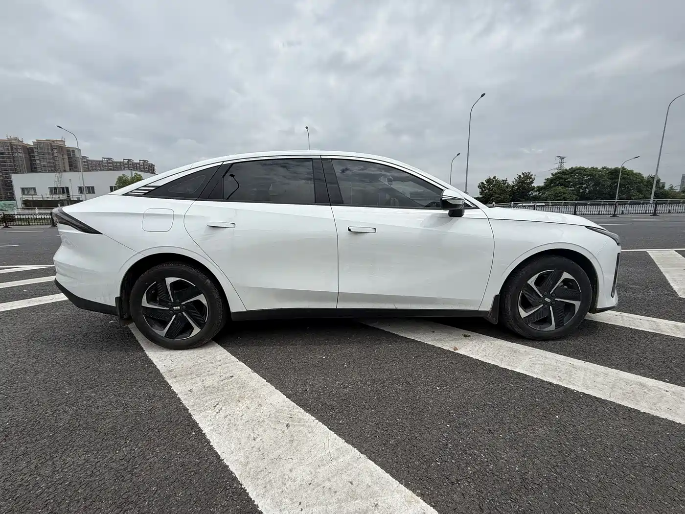 Geely Galaxy Galaxy L6 2024 60km PLUS Soaring Dragon Edition фото 7
