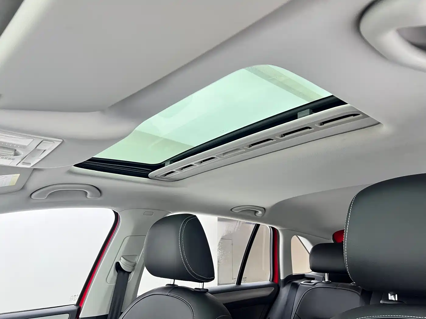 Škoda Skoda Rapid Spaceback 2016 Facelift 1.6L Automatic Innovation Edition фото 18