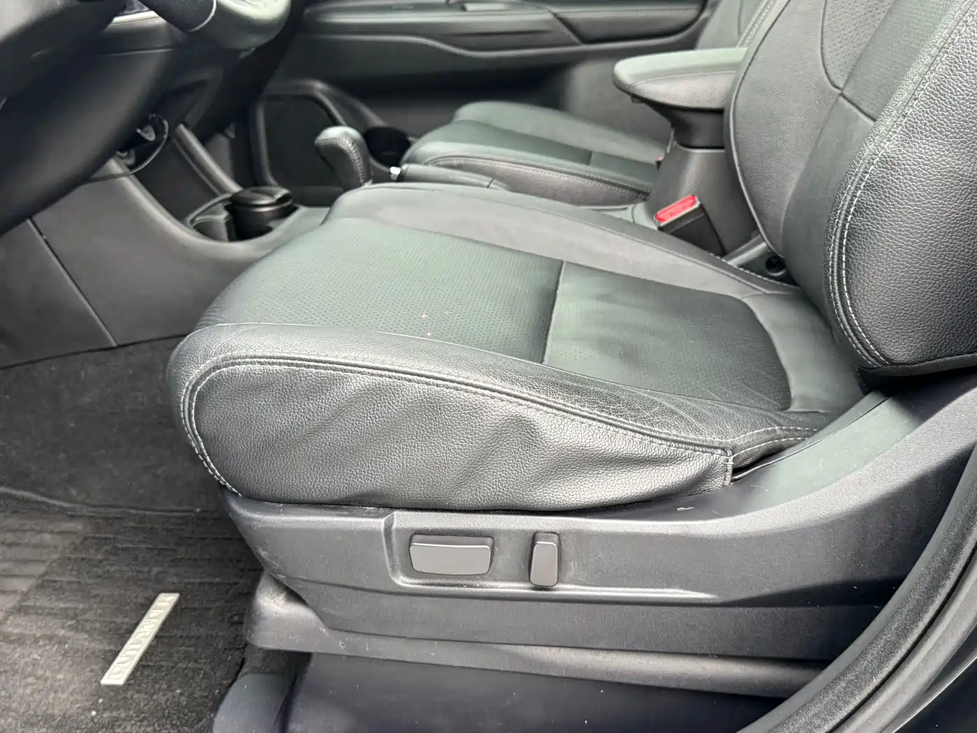 Mitsubishi Outlander (Import) 2014 2.4L 4WD Luxury Value Edition 7-seater фото 11
