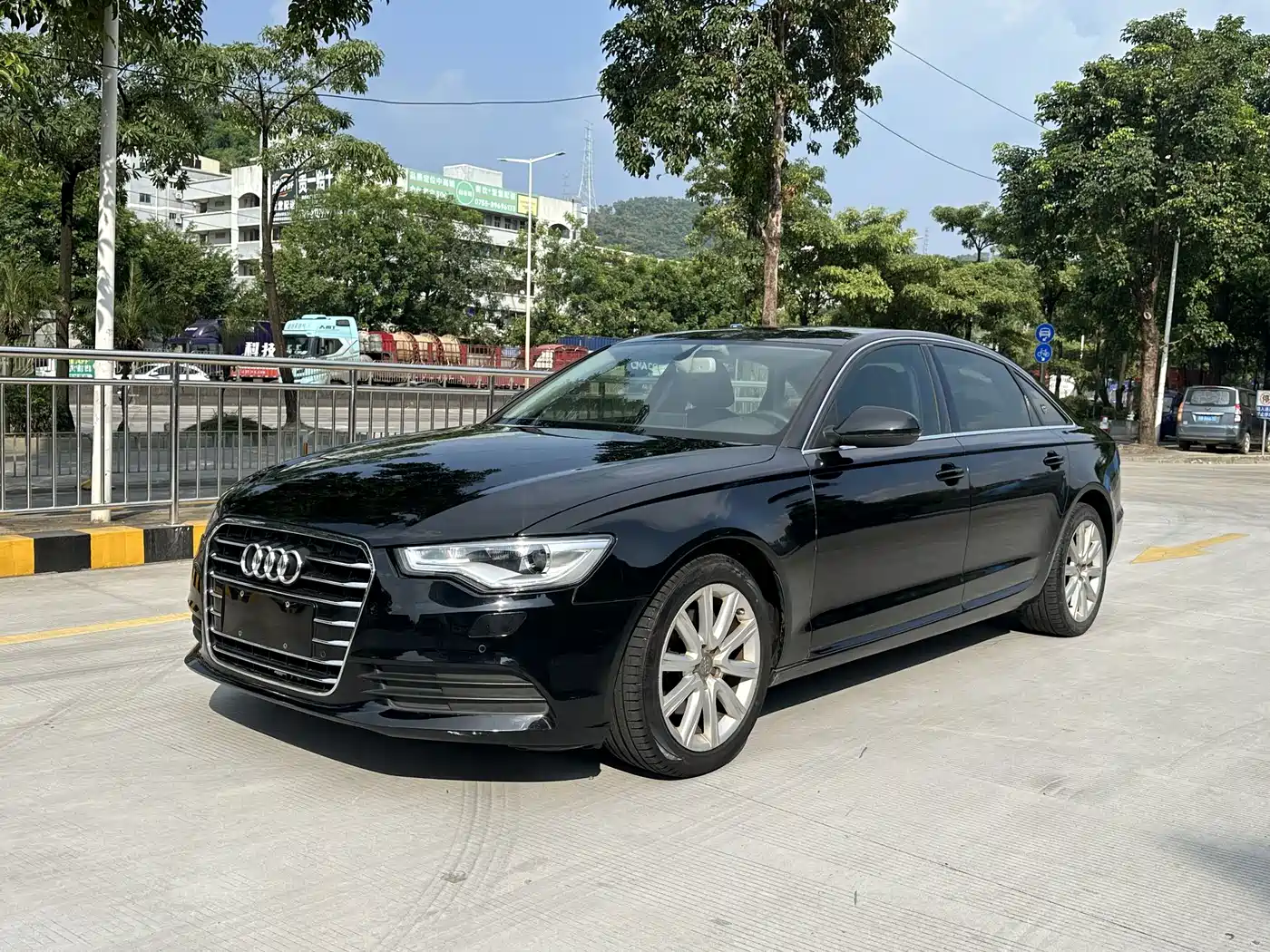 Photo 1 - Audi A6L
