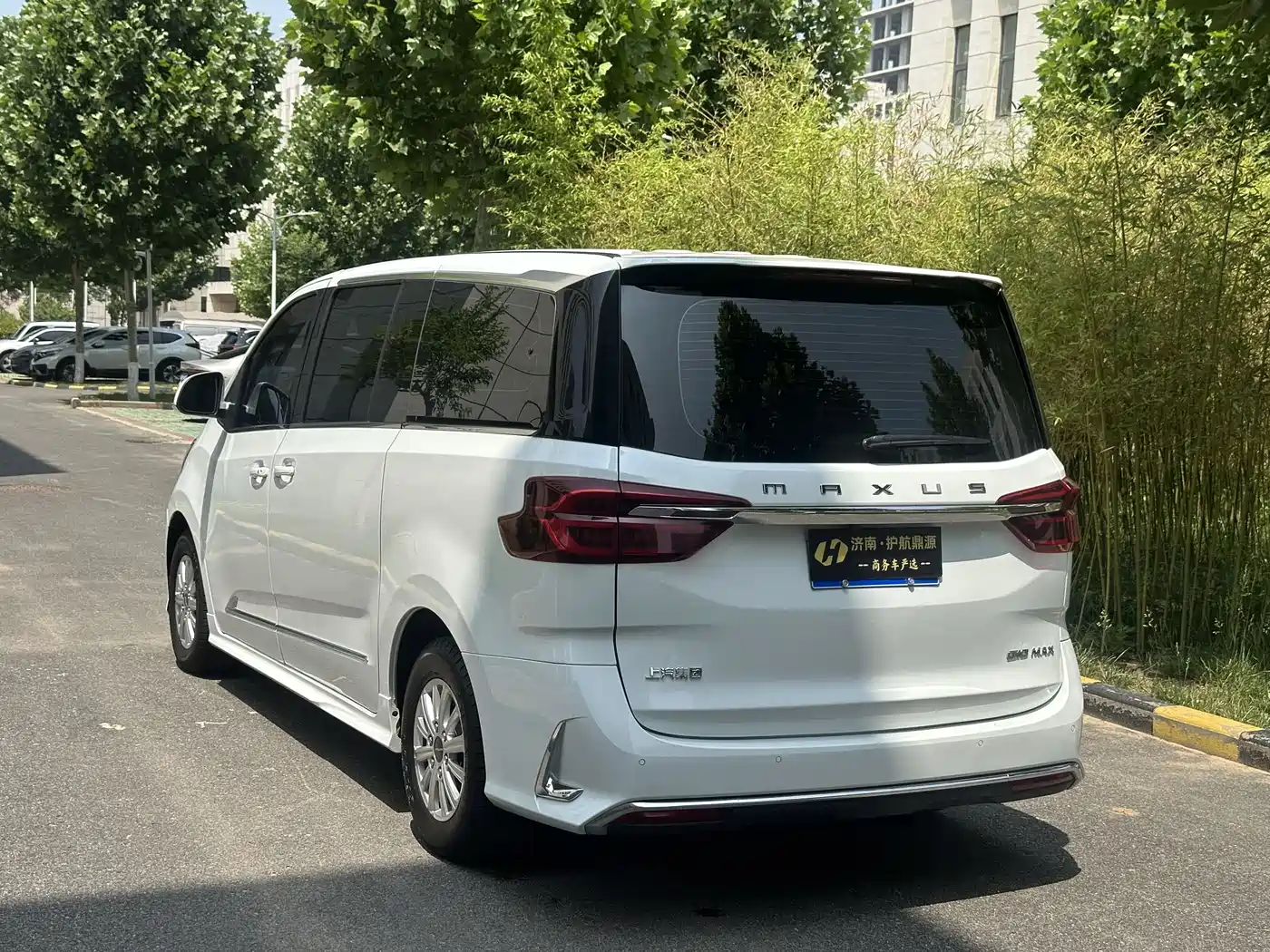 SAIC Maxus Maxus G10 2025 MAX 2.0T Automatic Executive Edition Gasoline 7-Seater фото 6