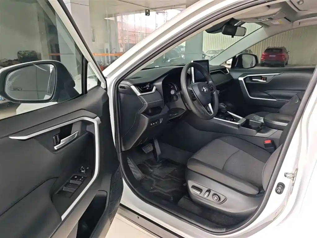 Toyota RAV4 Rongfang 2022 2.0L CVT 2WD Trend Edition фото 16