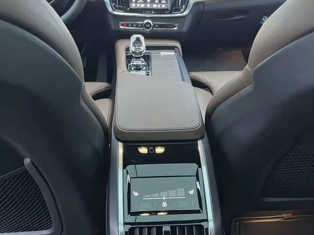 Photo 12 - Volvo S90
