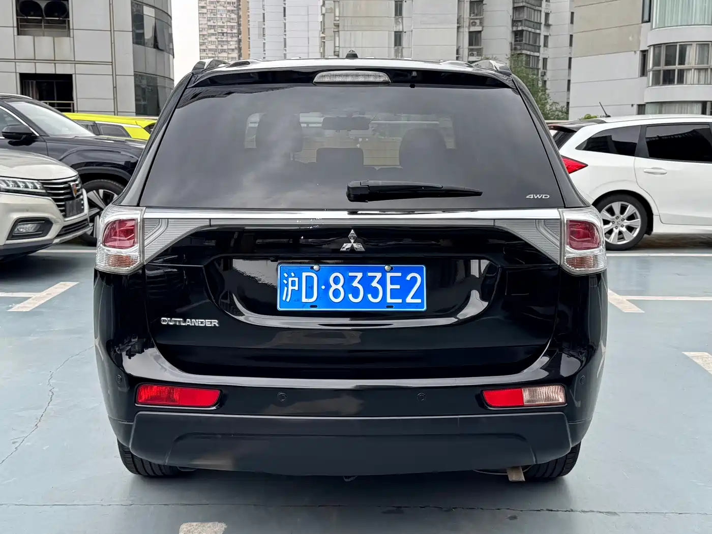 Mitsubishi Outlander (Import) 2014 2.4L 4WD Luxury Value Edition 7-seater фото 4