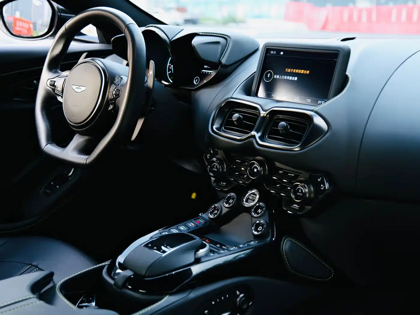 Aston Martin V8 Vantage 2024 2022 4.0T V8 Coupe