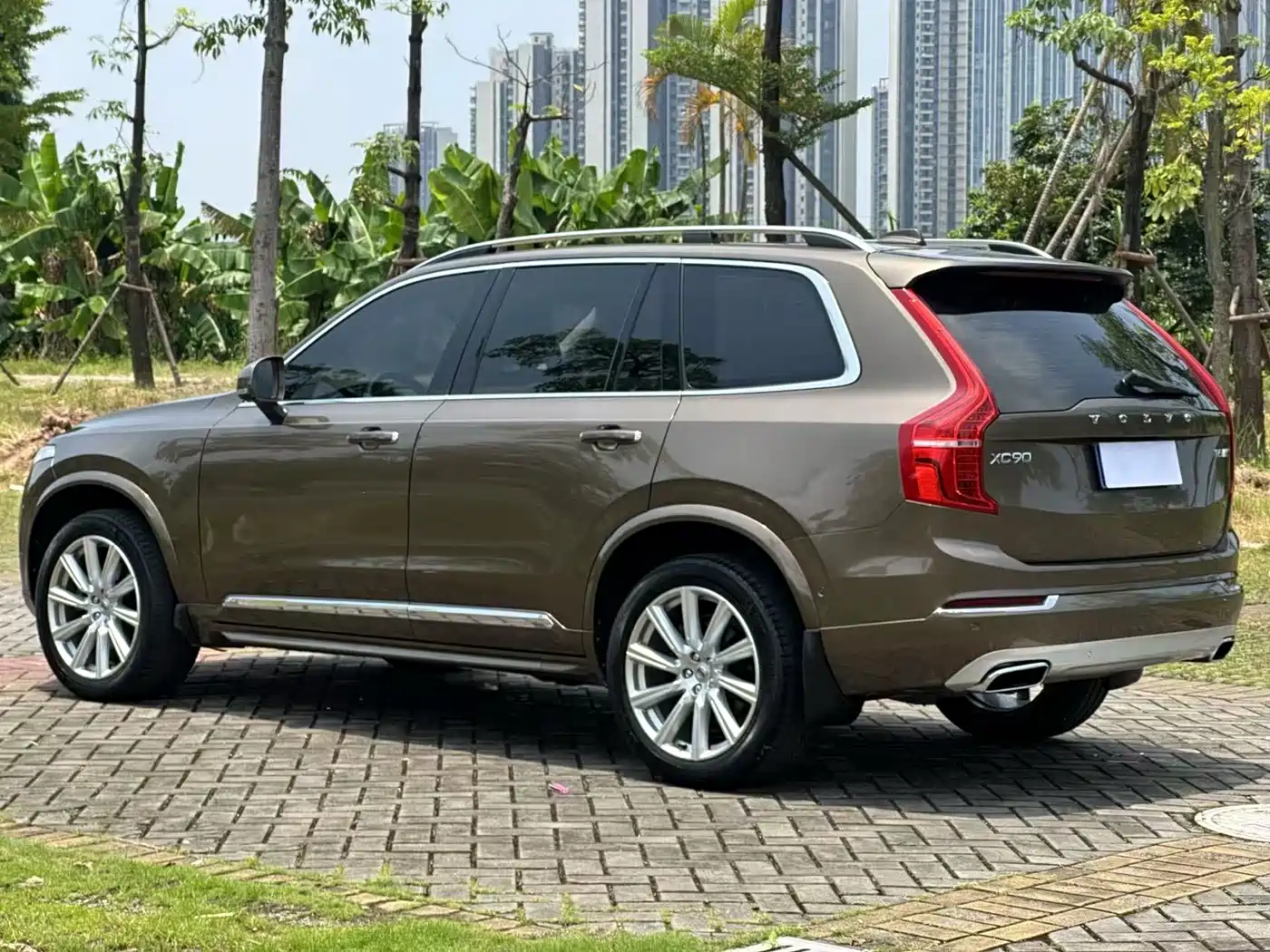 VOLVO XC90
