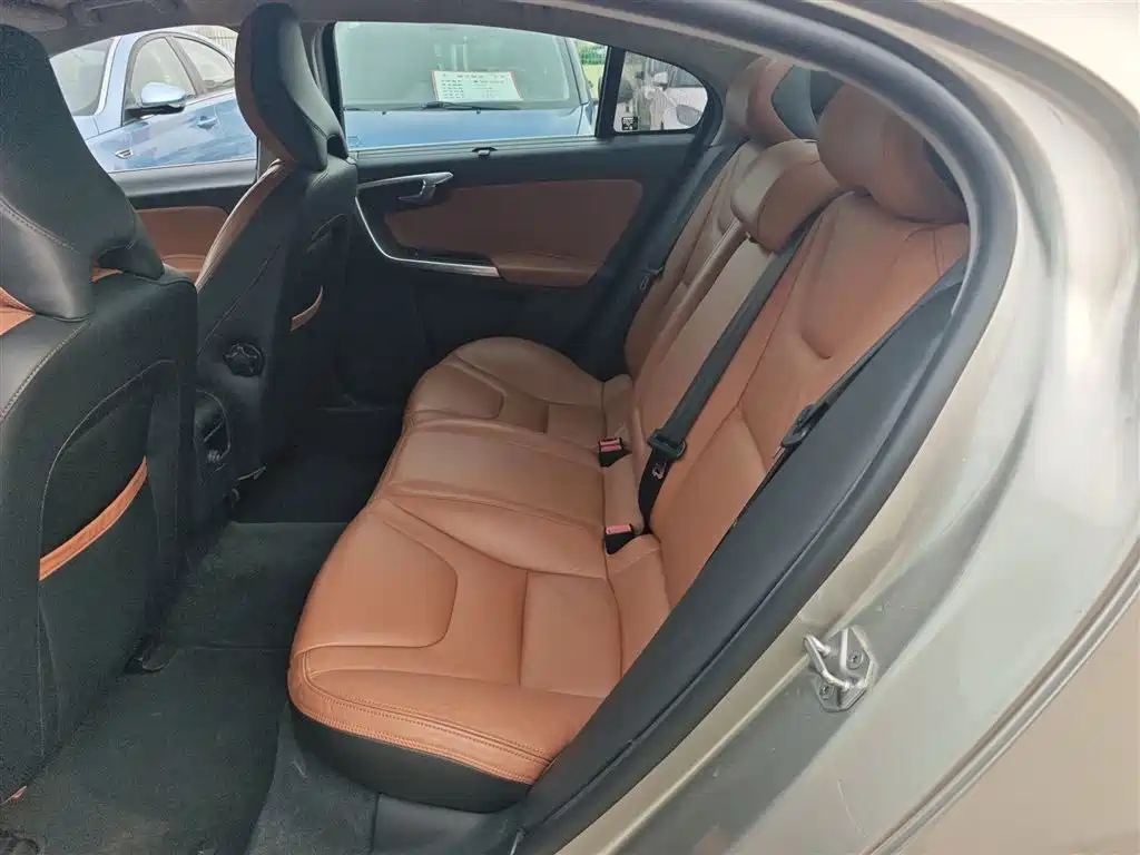 Фото 17 - Volvo S60