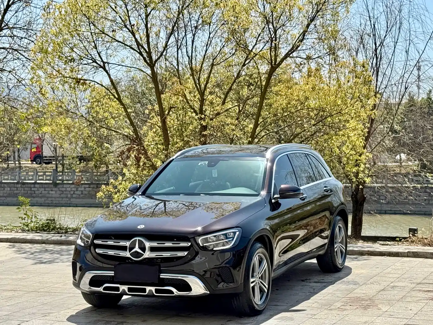 MERCEDES-BENZ GLC