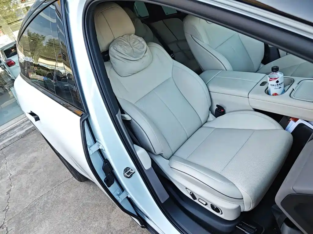 Li Auto i6 2026 2025 2WD Base Model