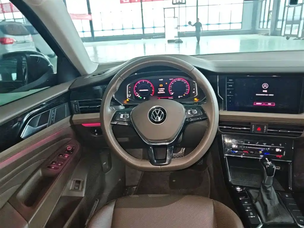 Volkswagen Passat 2020 Facelift 330TSI Luxury China VI фото 11