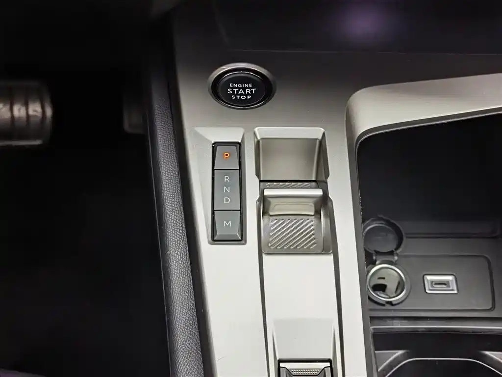 Peugeot 408X 2023 Gravity Edition фото 13