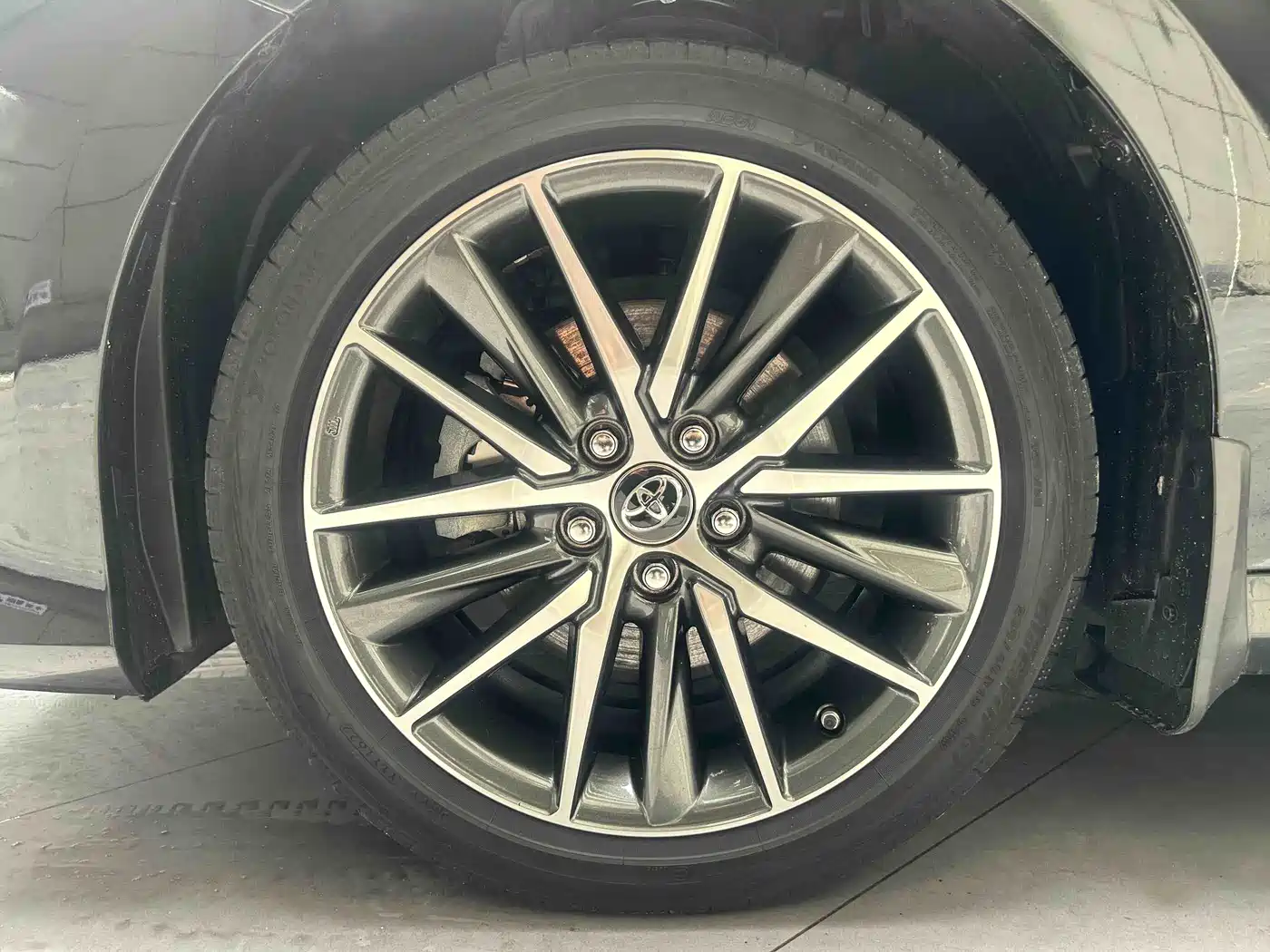 Toyota Camry 2021 Hybrid 2.5HQ Flagship Edition фото 11