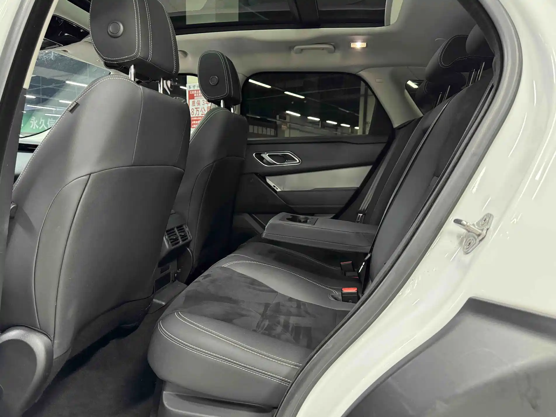 Фото 9 - Land Rover Range Rover Velar