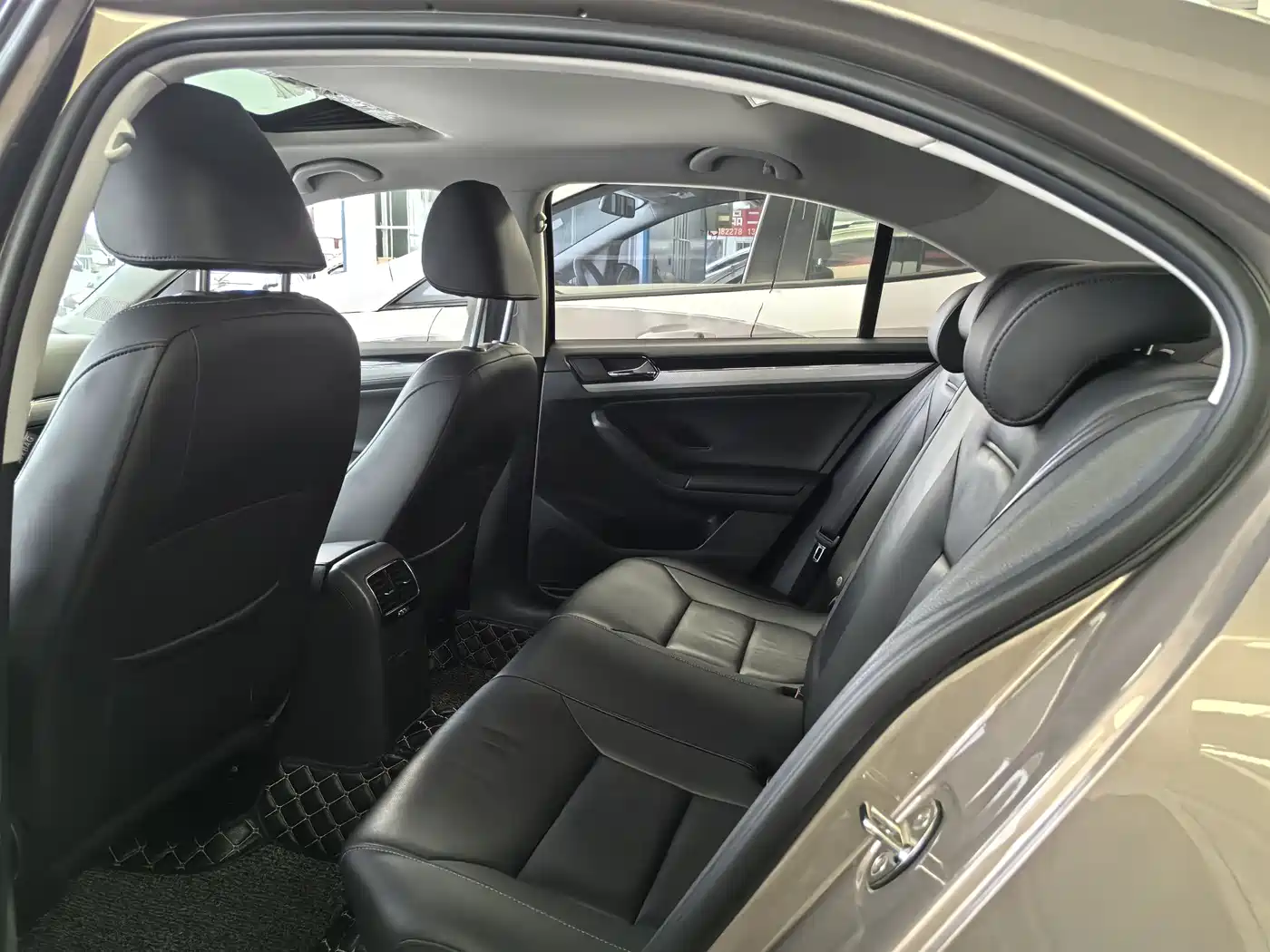 Volkswagen Sagitar 2015 230TSI Automatic Comfort фото 9