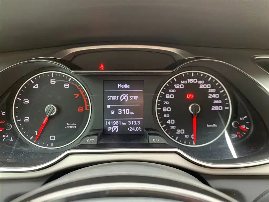 Audi A4L 2013 35 TFSI Automatic Standard фото 16