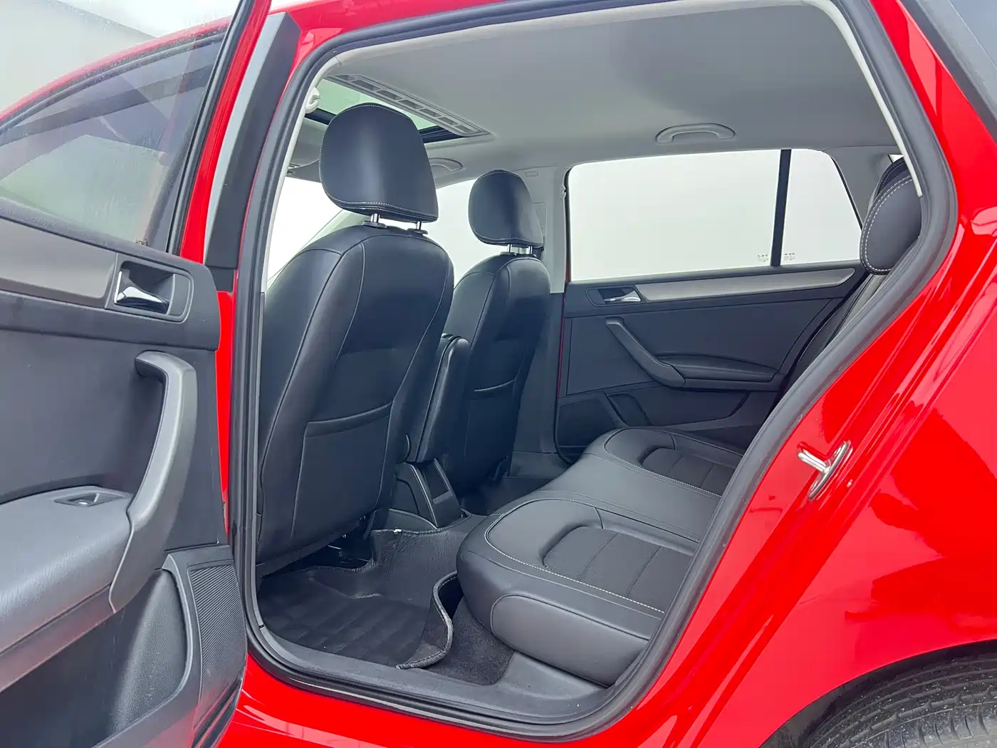 Škoda Skoda Rapid Spaceback 2016 Facelift 1.6L Automatic Innovation Edition фото 8
