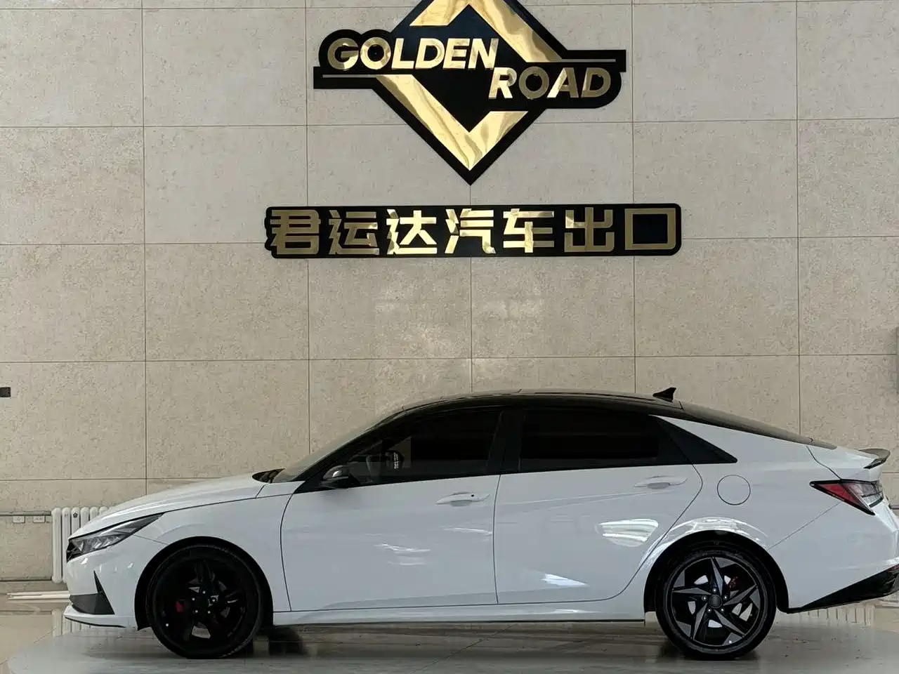Hyundai Elantra 2023 Model 1.5L CVT LUX Premium Edition фото 5